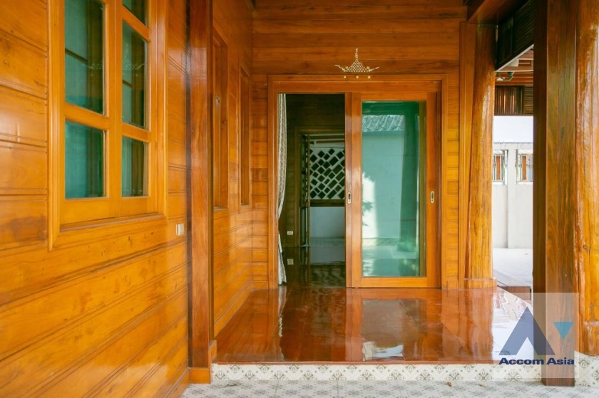 13  3 br House for rent and sale in Ratchadaphisek ,Bangkok MRT Sutthisan AA37285