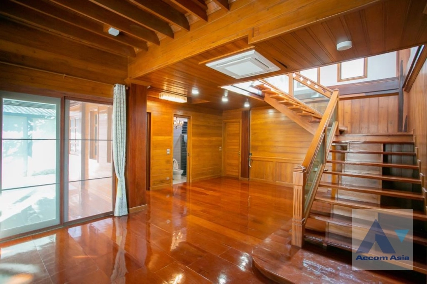 6  3 br House for rent and sale in Ratchadaphisek ,Bangkok MRT Sutthisan AA37285