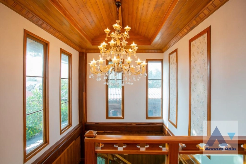 11  3 br House for rent and sale in Ratchadaphisek ,Bangkok MRT Sutthisan AA37285