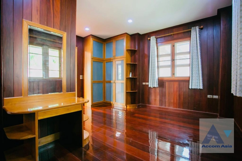 24  3 br House for rent and sale in Ratchadaphisek ,Bangkok MRT Sutthisan AA37285