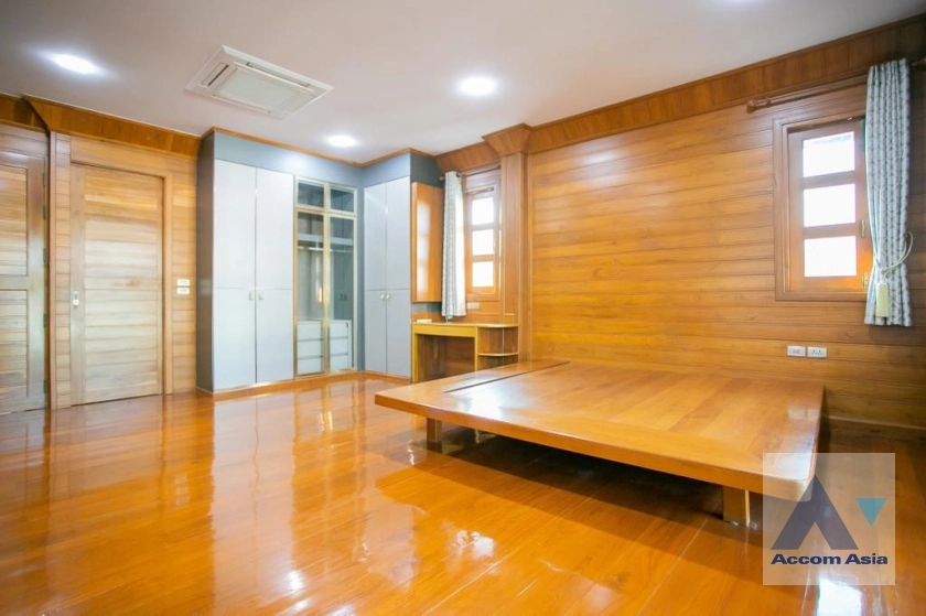 19  3 br House for rent and sale in Ratchadaphisek ,Bangkok MRT Sutthisan AA37285