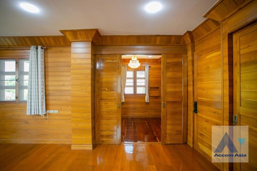 22  3 br House for rent and sale in Ratchadaphisek ,Bangkok MRT Sutthisan AA37285