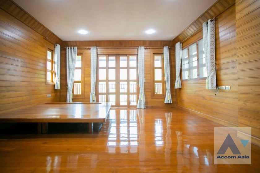 17  3 br House for rent and sale in Ratchadaphisek ,Bangkok MRT Sutthisan AA37285