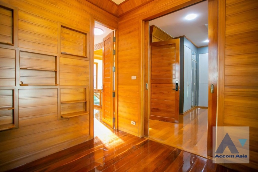 14  3 br House for rent and sale in Ratchadaphisek ,Bangkok MRT Sutthisan AA37285