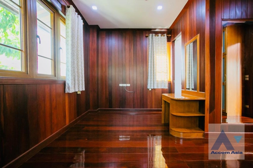 23  3 br House for rent and sale in Ratchadaphisek ,Bangkok MRT Sutthisan AA37285