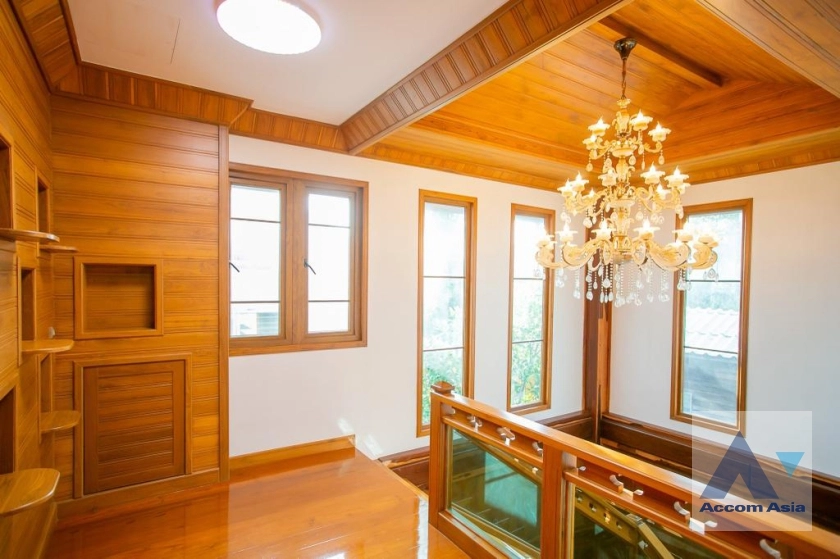 10  3 br House for rent and sale in Ratchadaphisek ,Bangkok MRT Sutthisan AA37285