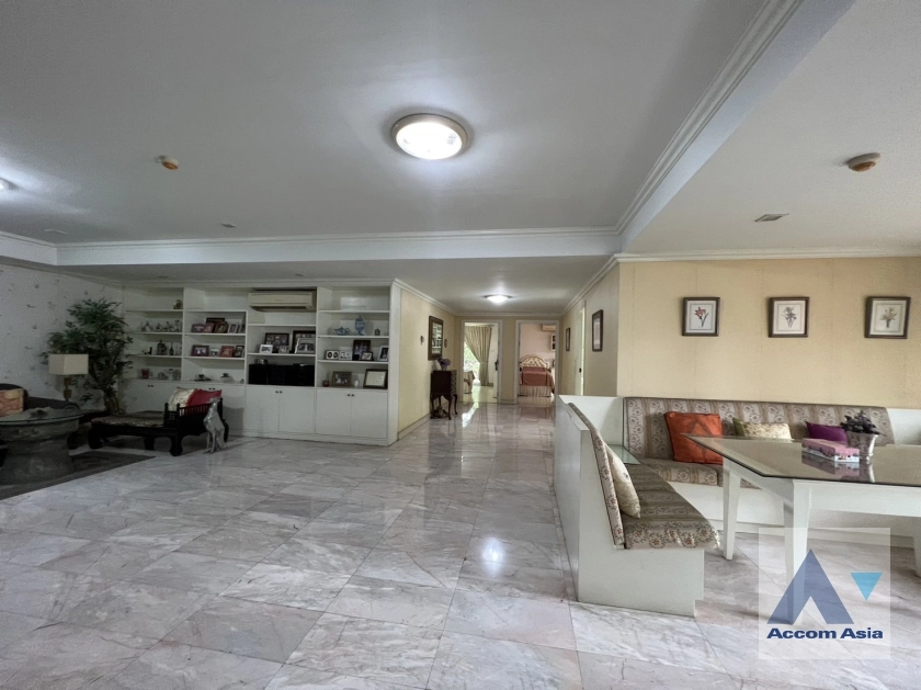 unit 3 Bedrooms  Condominium For Sale in Sukhumvit, Bangkok  near BTS Phrom Phong (AA37289)