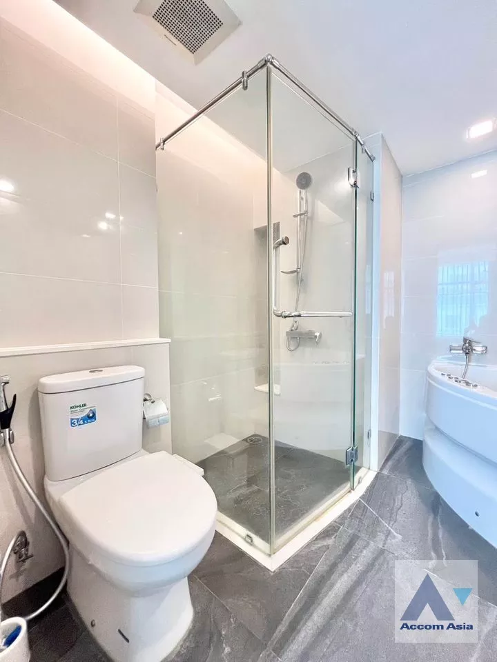 8  2 br Condominium For Sale in Sukhumvit ,Bangkok BTS Ploenchit at Focus Ploenchit AA37313