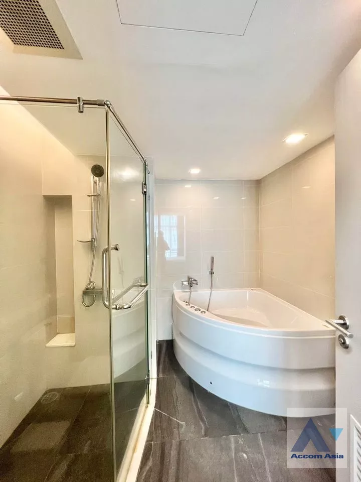 10  2 br Condominium For Sale in Sukhumvit ,Bangkok BTS Ploenchit at Focus Ploenchit AA37313