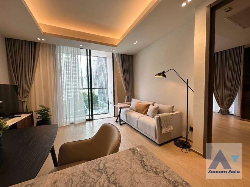  1 Bedroom  Condominium For Rent in Ploenchit, Bangkok  near BTS Ploenchit (AA37333)