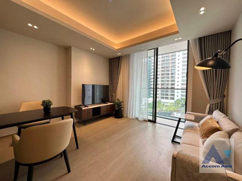  1 Bedroom  Condominium For Rent in Ploenchit, Bangkok  near BTS Ploenchit (AA37333)