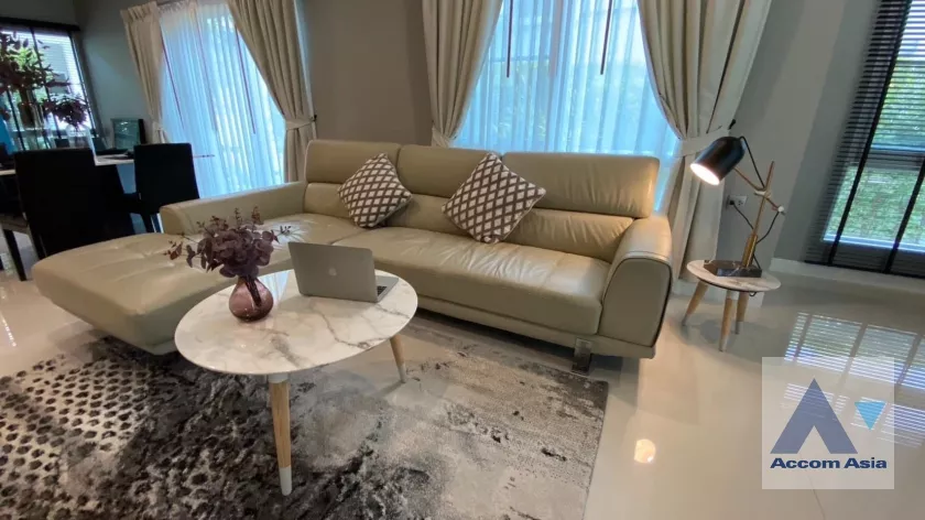 unit 4 Bedrooms  House For Rent in Samutprakan, Samutprakan  (AA37339)