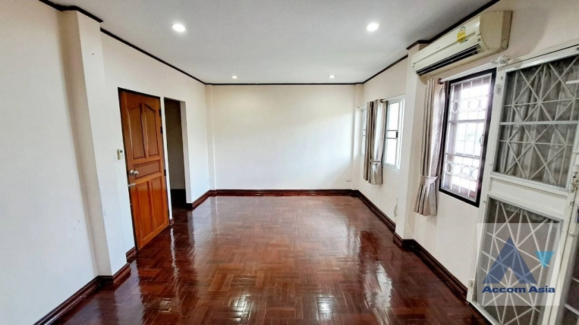  1  4 br Townhouse For Rent in Sukhumvit ,Bangkok BTS Phra khanong AA37344