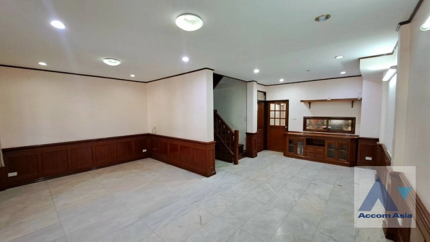 11  4 br Townhouse For Rent in Sukhumvit ,Bangkok BTS Phra khanong AA37344