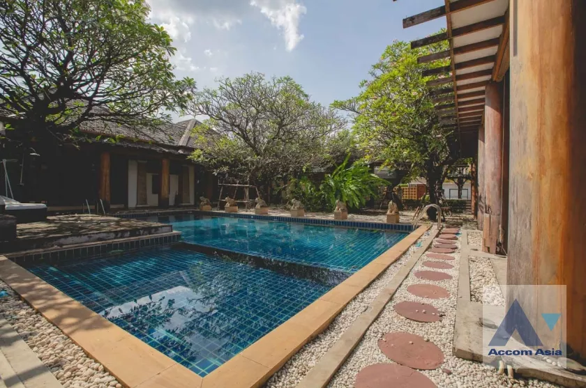 Private Swimming Pool |  5 Bedrooms  House For Sale in Ratchadapisek, Bangkok  (AA37360)