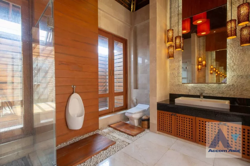 36  5 br House For Sale in Lat Phrao ,Bangkok  AA37360