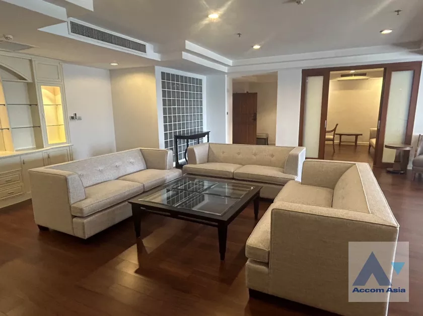  4 Bedrooms  Apartment For Rent in Sukhumvit, Bangkok  near BTS Thong Lo (AA37365)