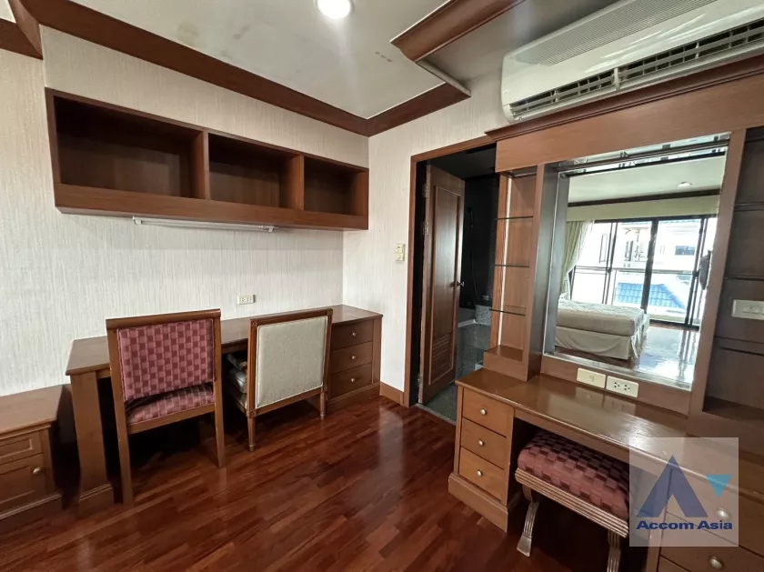  3 Bedrooms  Apartment For Rent in Sukhumvit, Bangkok  near BTS Asok - MRT Sukhumvit (AA37371)