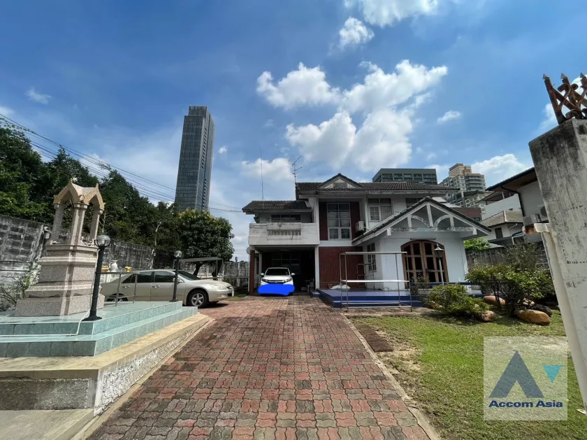  3 Bedrooms  House For Sale in Sukhumvit, Bangkok  (AA37381)