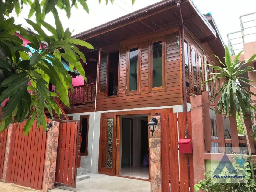  4 Bedrooms  House For Sale in Sukhumvit, Bangkok  near BTS Bearing (AA37394)