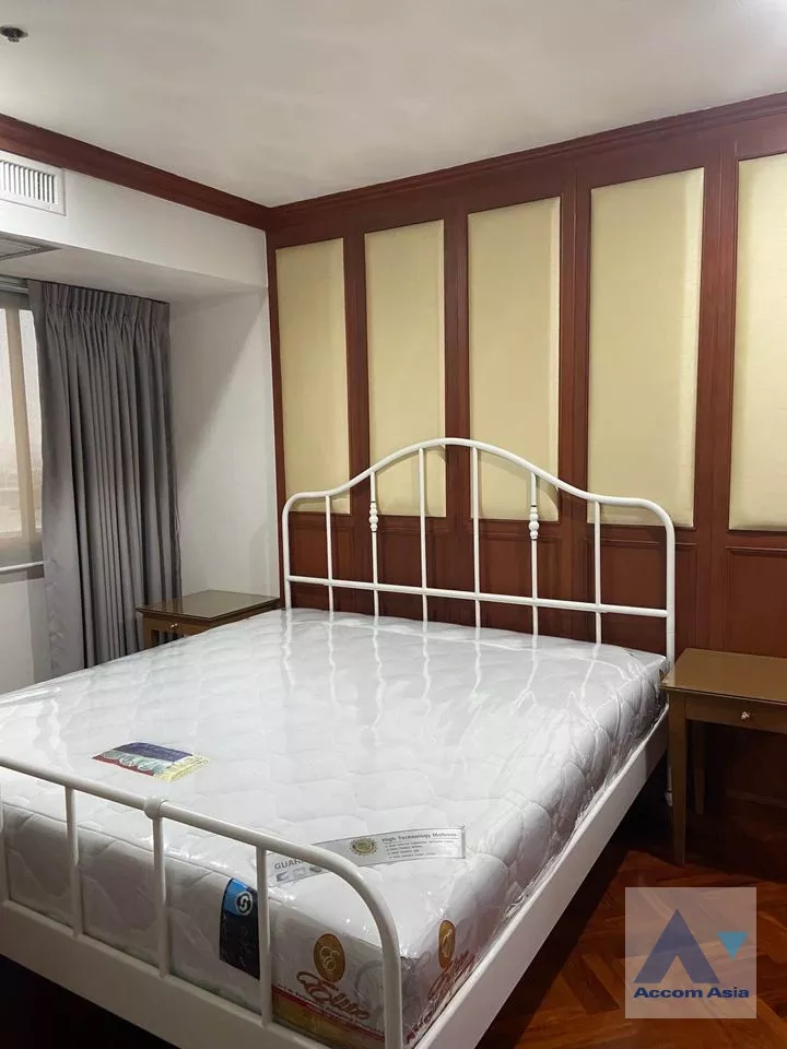  2 Bedrooms  Condominium For Rent & Sale in Charoenkrung, Bangkok  near BRT Rama IX Bridge (AA37396)