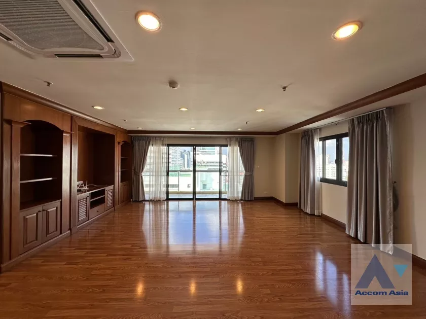 unit 3 Bedrooms  Apartment For Rent in Sukhumvit, Bangkok  near BTS Asok - MRT Sukhumvit (AA37403)