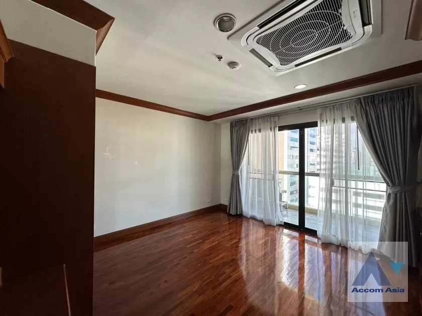  3 Bedrooms  Apartment For Rent in Sukhumvit, Bangkok  near BTS Asok - MRT Sukhumvit (AA37403)