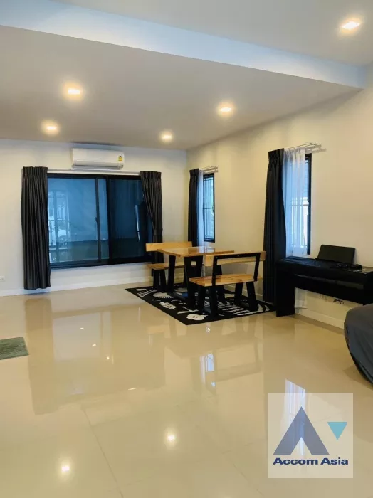  3 Bedrooms  Townhouse For Sale in ,   near BTS Bang Na (AA37405)