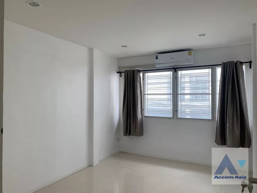 4  5 br House For Rent in Ratchadaphisek ,Bangkok MRT Sutthisan AA37421