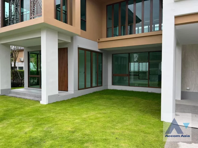  4 Bedrooms  House For Sale in Phaholyothin, Bangkok  (AA37486)