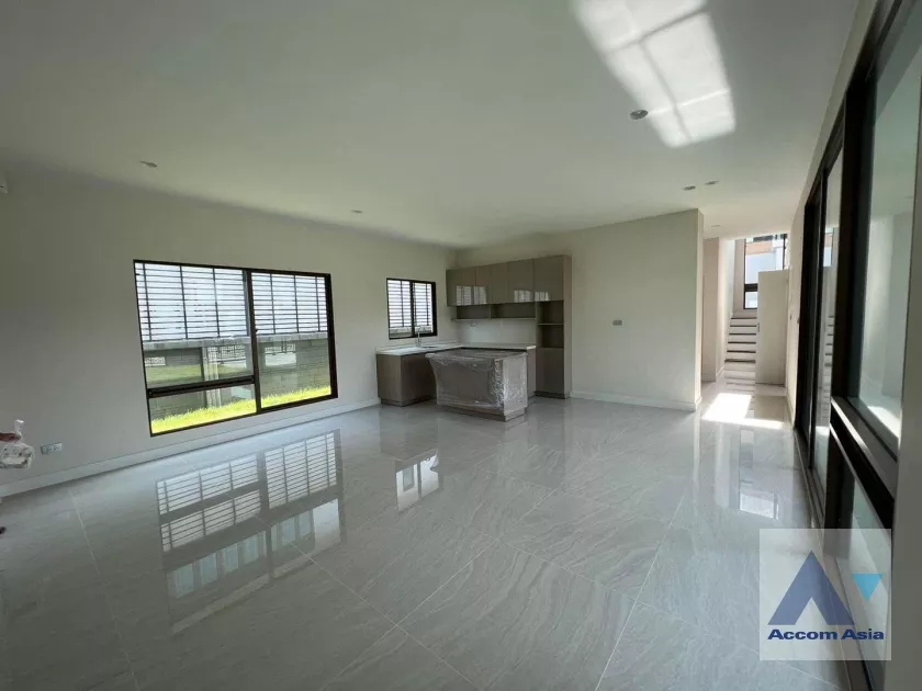 unit 4 Bedrooms  House For Sale in Phaholyothin, Bangkok  (AA37486)