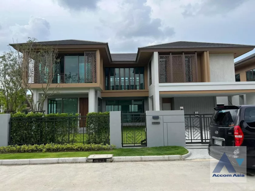  4 Bedrooms  House For Sale in Phaholyothin, Bangkok  (AA37486)
