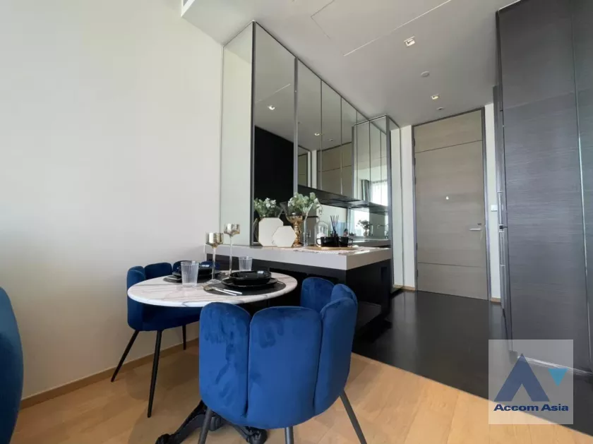 unit 1 Bedroom  Condominium For Rent in Ploenchit, Bangkok  near BTS Chitlom (AA37490)