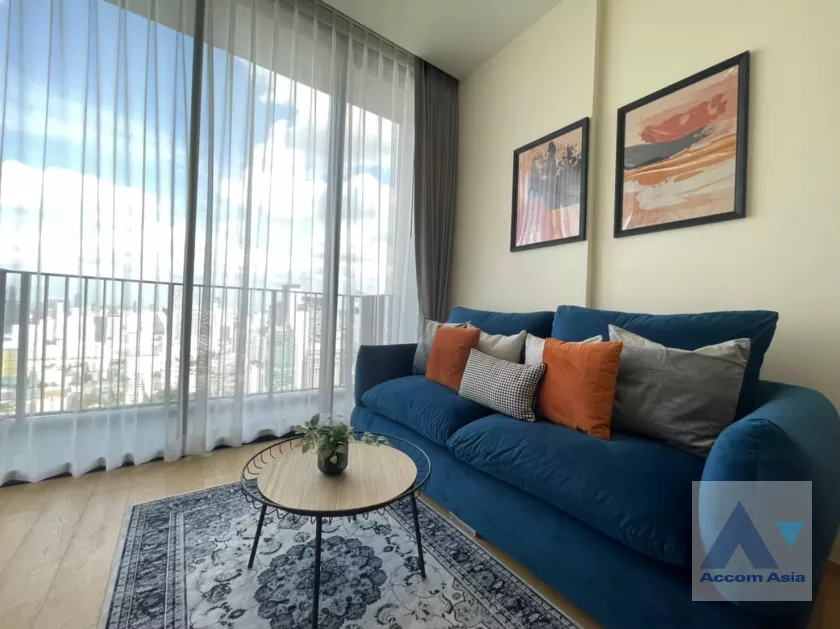  1 Bedroom  Condominium For Rent in Ploenchit, Bangkok  near BTS Chitlom (AA37490)