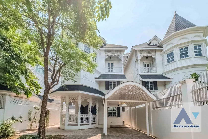 unit 4 Bedrooms  Townhouse For Rent & Sale in Bang Na, Bangkok  near BTS Bearing (AA37499)