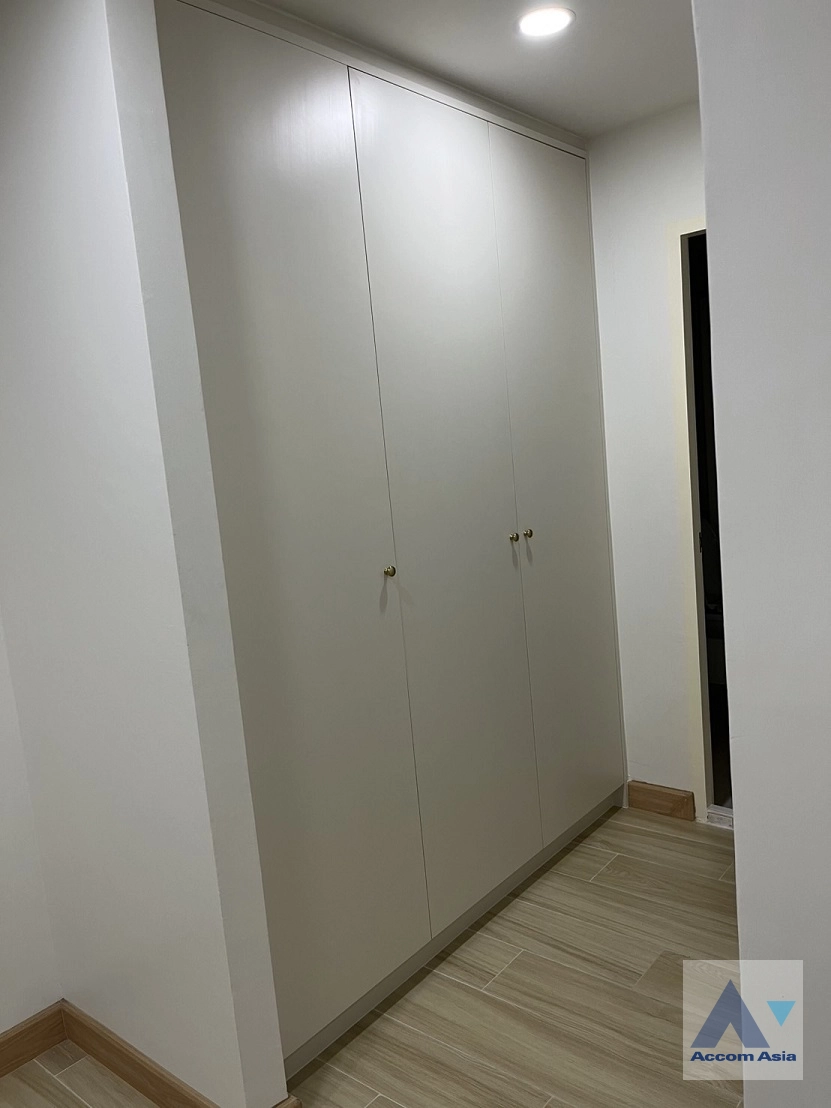 13  4 br Townhouse for rent and sale in Sukhumvit ,Bangkok BTS Nana AA37501