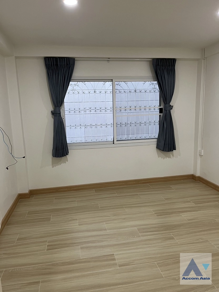 9  4 br Townhouse for rent and sale in Sukhumvit ,Bangkok BTS Nana AA37501