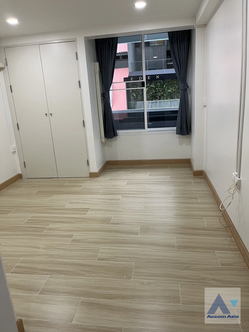 10  4 br Townhouse for rent and sale in Sukhumvit ,Bangkok BTS Nana AA37501