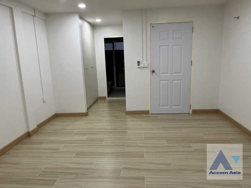11  4 br Townhouse for rent and sale in Sukhumvit ,Bangkok BTS Nana AA37501