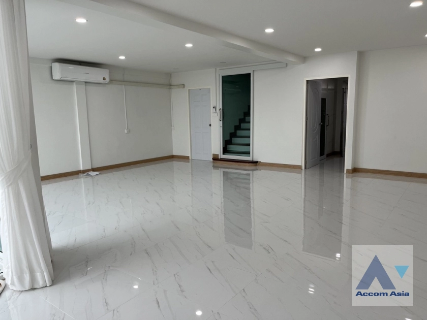 unitHome Office |  4 Bedrooms  Townhouse For Rent & Sale in Sukhumvit, Bangkok  near BTS Nana (AA37501)