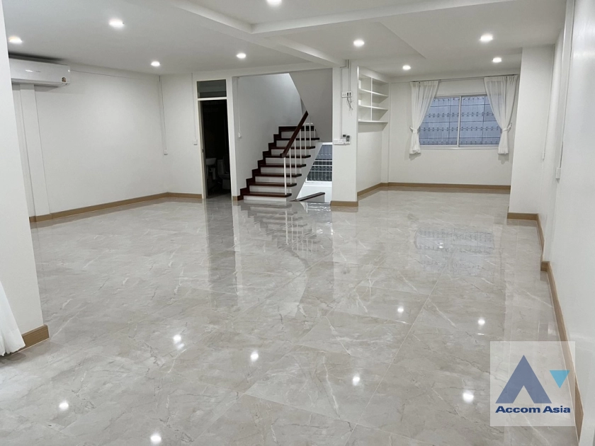  1  4 br Townhouse for rent and sale in Sukhumvit ,Bangkok BTS Nana AA37501