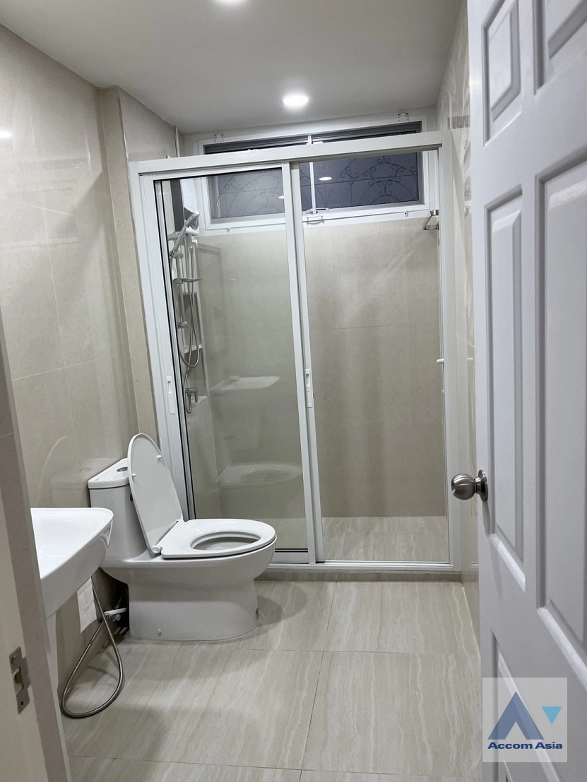 15  4 br Townhouse for rent and sale in Sukhumvit ,Bangkok BTS Nana AA37501