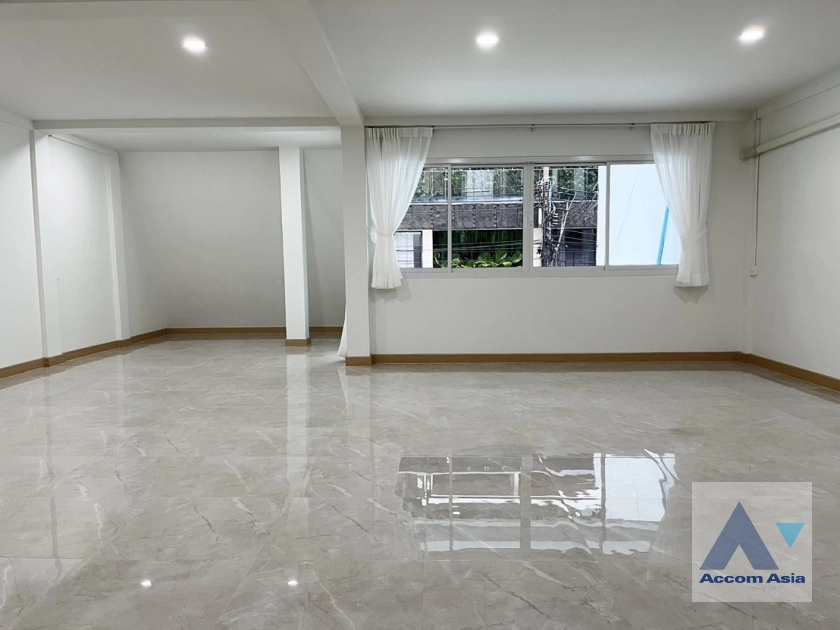 unitHome Office |  4 Bedrooms  Townhouse For Rent & Sale in Sukhumvit, Bangkok  near BTS Nana (AA37501)
