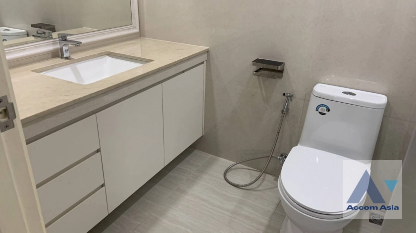 16  4 br Townhouse for rent and sale in Sukhumvit ,Bangkok BTS Nana AA37501