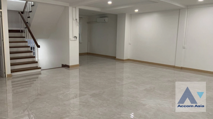 5  4 br Townhouse for rent and sale in Sukhumvit ,Bangkok BTS Nana AA37501