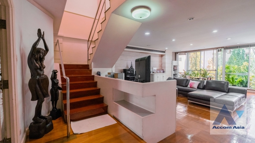 unitDuplex Condo, Penthouse, Pet friendly | Spacious duplex condominium with a house-like feel at Premier Condominium.