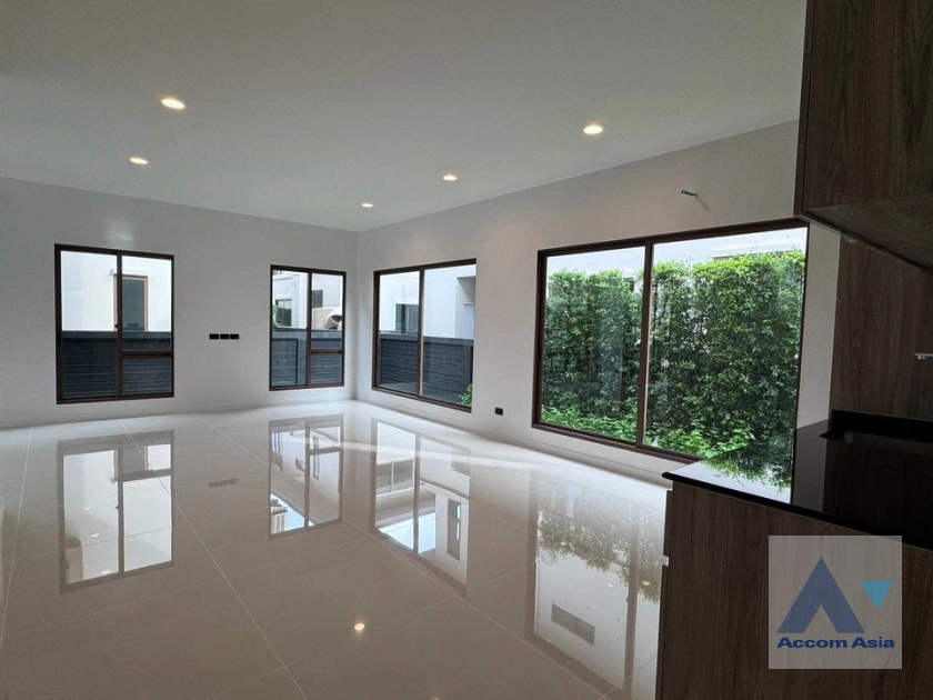 unit 4 Bedrooms  House For Rent & Sale in Ramkhamhaeng, Bangkok  (AA37534)