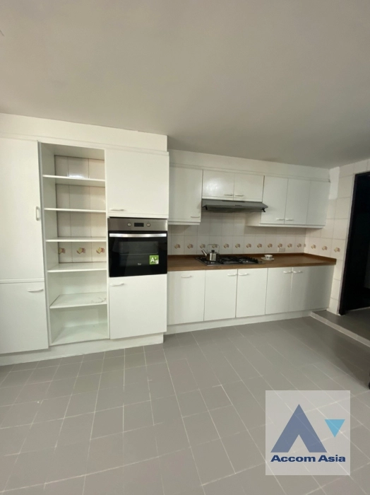 unit 3 Bedrooms  Apartment For Rent in Sukhumvit, Bangkok  near BTS Thong Lo (AA37549)