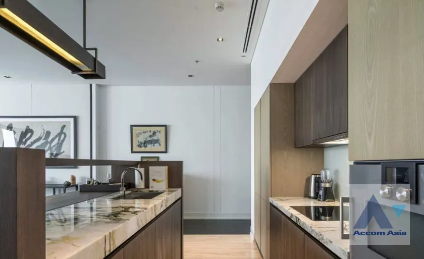 unit 3 Bedrooms  Condominium For Sale in Silom, Bangkok  near BTS Chong Nonsi (AA37585)