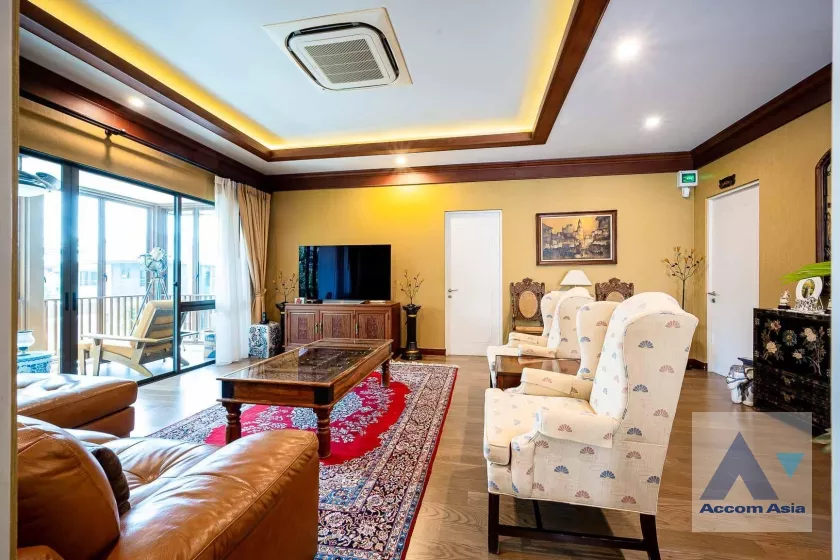 unit 5 Bedrooms  House For Sale in Pattanakarn, Bangkok  near ARL Ban Thap Chang (AA37651)